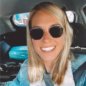 Meet your Posher, Laurie